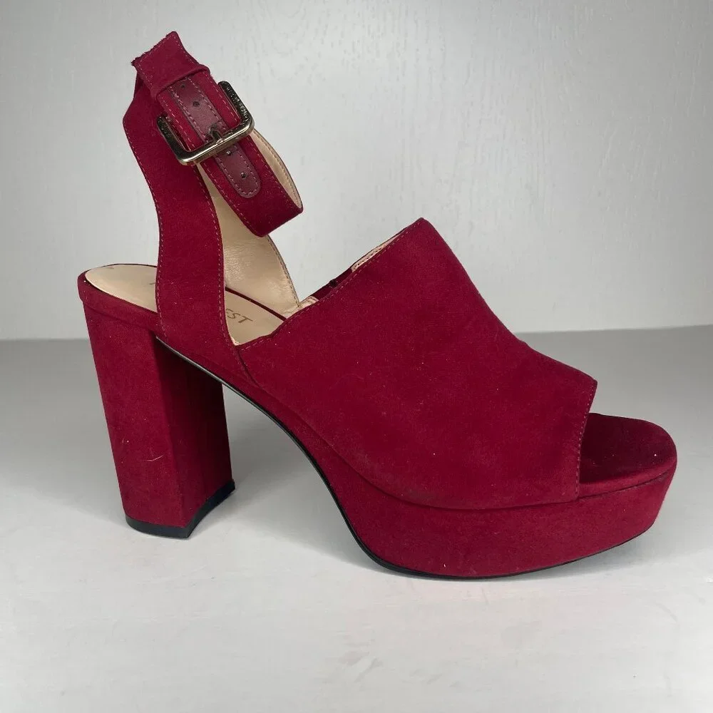 Nine West features nine